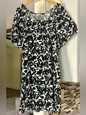 Black & White Floral Midi Dress - Classic Scoop Neck